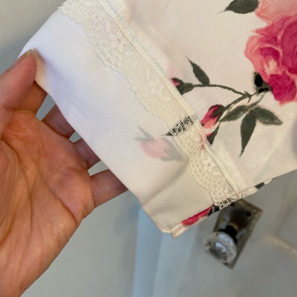 Silky Floral Robe - Picture 4 of 4